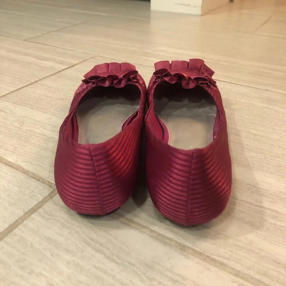 Unique Pink Flats w/ Cute Bow - Picture 3 of 5